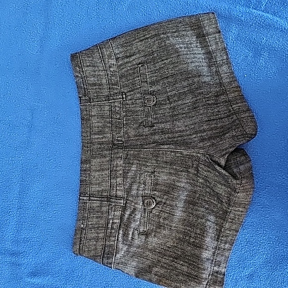 Shorts - Picture 2 of 3